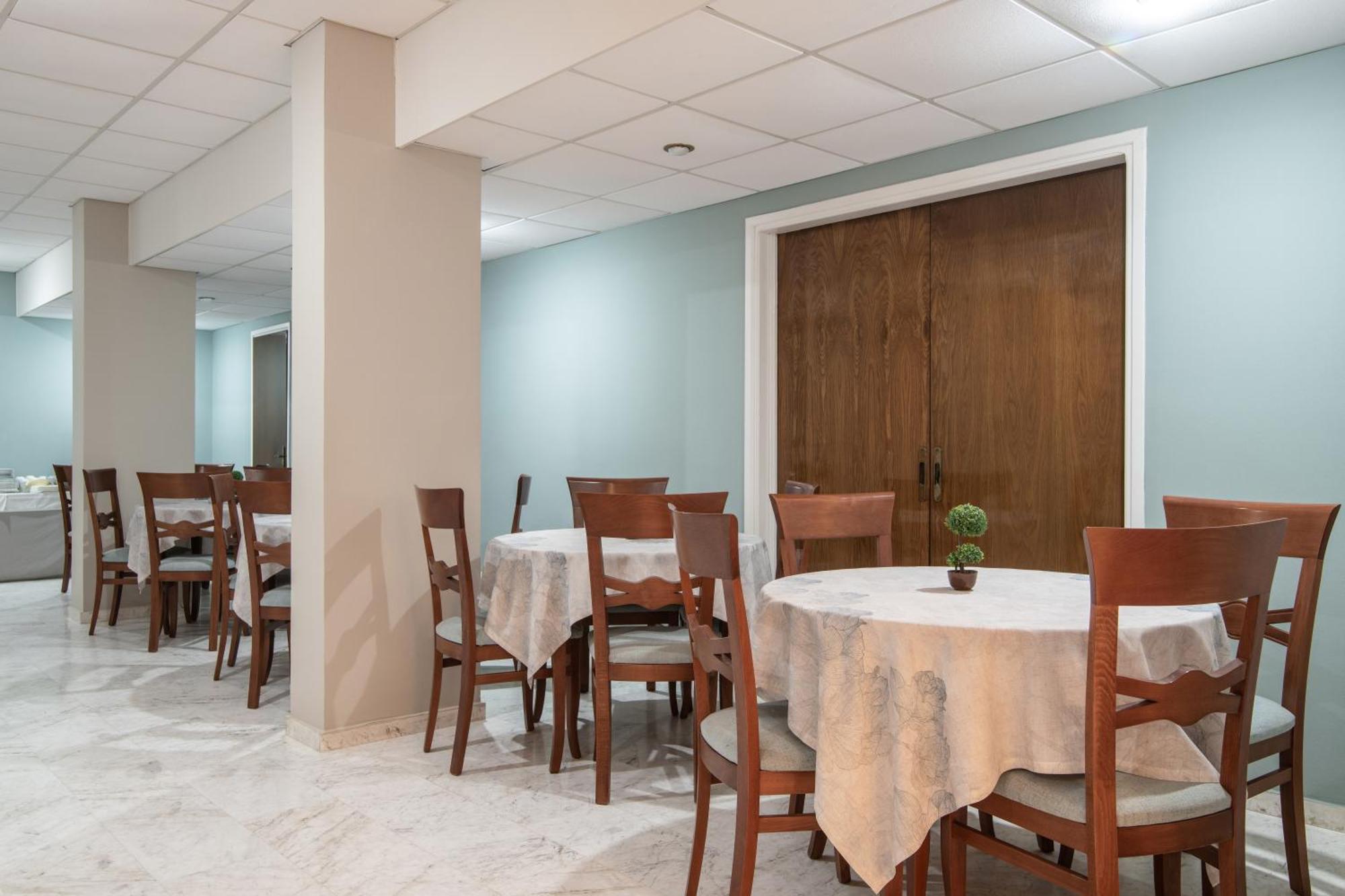 Daisy Hotel Plános Zewnętrze zdjęcie